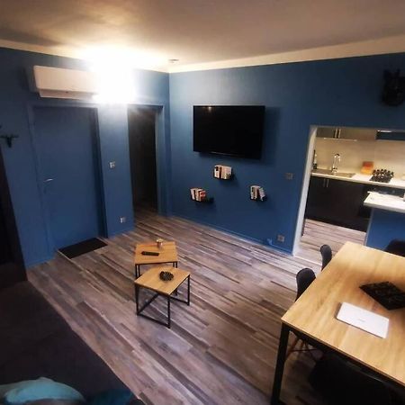 Au numéro 4  Châteauroux Esterno foto