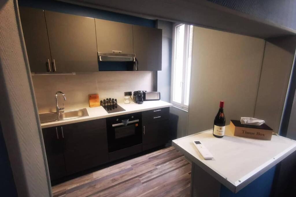 Au numéro 4  Châteauroux Esterno foto