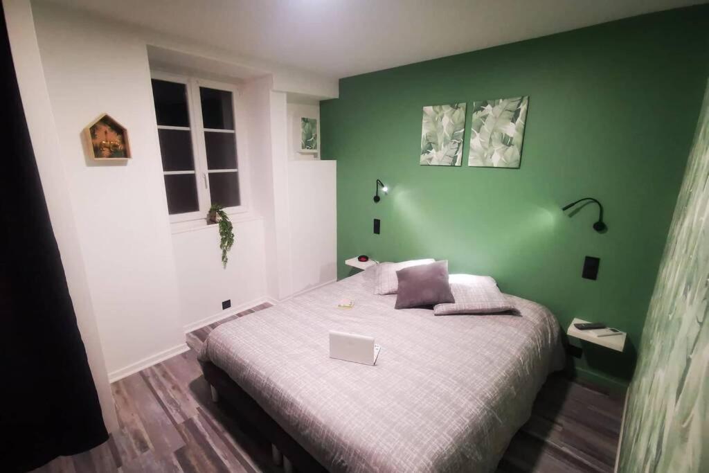 Au numéro 4  Châteauroux Esterno foto