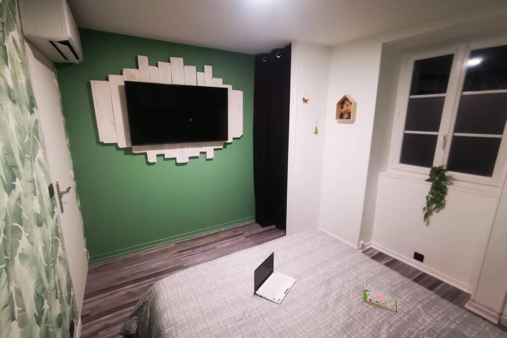 Au numéro 4  Châteauroux Esterno foto