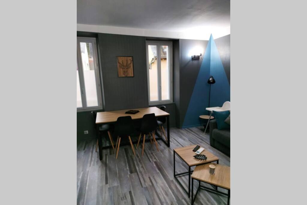 Au numéro 4  Châteauroux Esterno foto